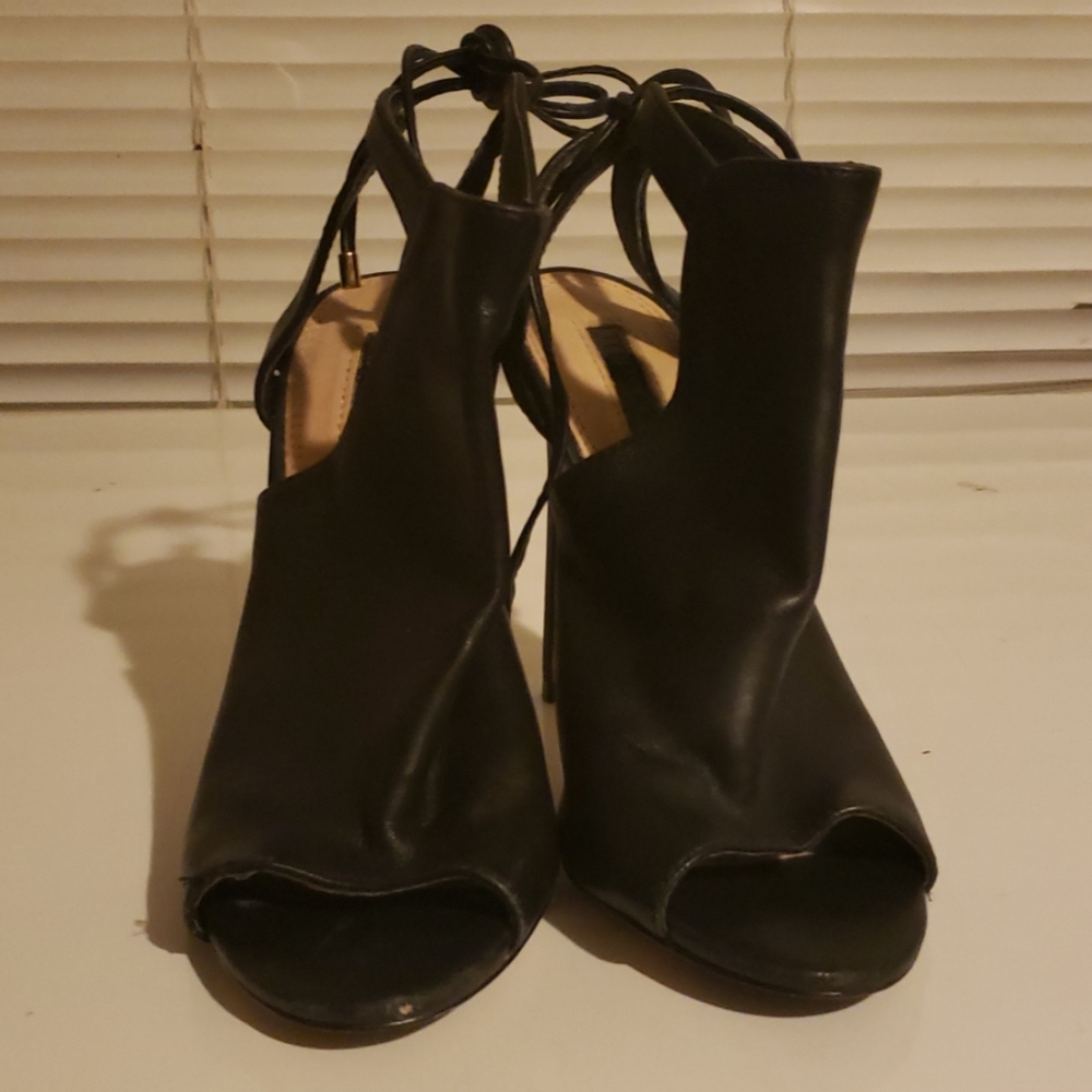 Tie up heels